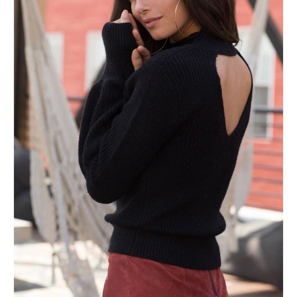 Willow & Clay Bishop Sleeve Back Cutout Sweater NEW WITH TAGS